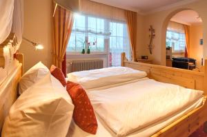 Tempat tidur dalam kamar di Hotel & Restaurant Kaiserhof