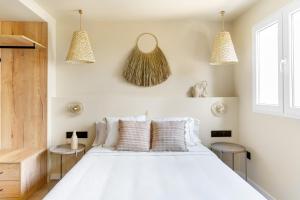 Postel nebo postele na pokoji v ubytování Jávea Boutique Suites - Holiday Apartments