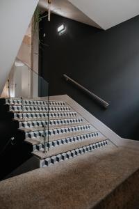 an empty staircase in a building with a black wall at Casa das Muralhas in Covilhã