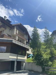 a white building with a fence in front of it at Apartment "Herbert" Sonnleitn/Nassfeld in Sonnenalpe Nassfeld