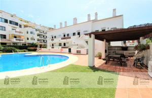 Piscina en o cerca de Pueblo del parque 12 - Terraza - Piscina y Playa- Urbanización tranquila- Perfecto para descansar