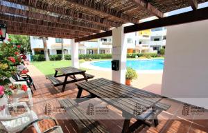 Piscina en o cerca de Pueblo del parque 12 - Terraza - Piscina y Playa- Urbanización tranquila- Perfecto para descansar
