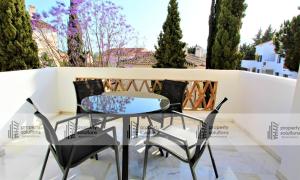 Un balcón o terraza de Pueblo del parque 12 - Terraza - Piscina y Playa- Urbanización tranquila- Perfecto para descansar
