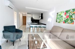 Zona de estar de Pueblo del parque 12 - Terraza - Piscina y Playa- Urbanización tranquila- Perfecto para descansar
