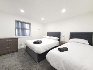 A bed or beds in a room at DYSA Banks Apartments