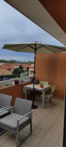 Balkon lub taras w obiekcie Appartement avec grande terrasse à 15 mn de la mer
