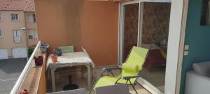 Część wypoczynkowa w obiekcie Appartement avec grande terrasse à 15 mn de la mer