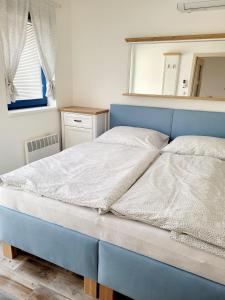 Posteľ alebo postele v izbe v ubytovaní Modrý sklep 77