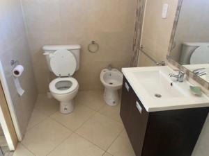 Koupelna v ubytování Casa Limon, en complejo residencial con Cochera + 12 fotografií