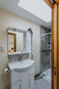 a bathroom with a sink and a shower at Cosy 2nd Floor Apartment - King Size Bed & Free Parking in Nottingham