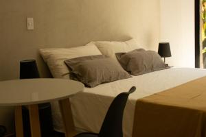 Cama ou camas em um quarto em The owl lodge