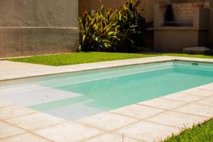 A piscina localizada em The owl lodge ou nos arredores