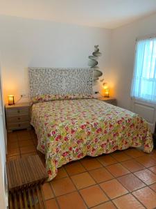 A bed or beds in a room at Can Ramon casa con garaje
