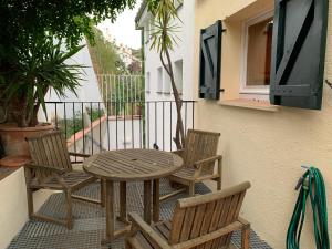 A balcony or terrace at Can Ramon casa con garaje