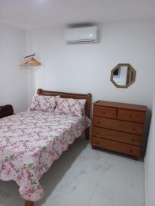 En eller flere senge i et værelse på Casa de Praia