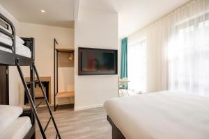 B&B HOTEL Hasselt客房内的一张或多张床位