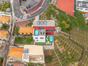 an overhead view of a house with a road at GuestReady - Sonho dos Avós in Câmara de Lobos +124 photos