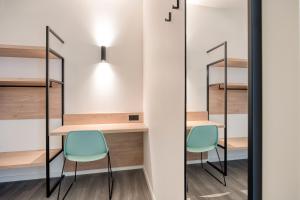 B&B HOTEL Hasselt客房内的一张或多张床位