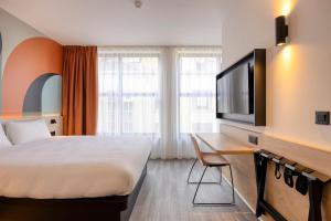 B&B HOTEL Hasselt客房内的一张或多张床位