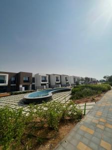 a building with a pool in the middle of a courtyard at Relaxing villa with access to pool and beach in Ras al Khaimah