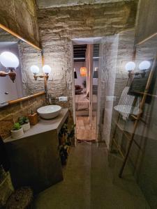a bathroom with a sink and a mirror at Lofts amantes de Toledo -LOFT SAGRARIO in Toledo