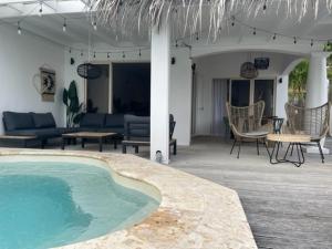 Casa con piscina y patio en Kas Felis in Watervillas en Kralendijk