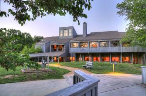 an exterior view of a large house at Unicoi State Park & Lodge in Helen +22 photos