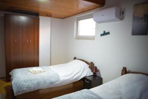Rúm í herbergi á Royal TSV Rooms