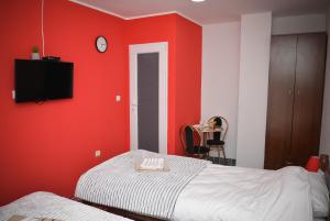 Rúm í herbergi á Royal TSV Rooms