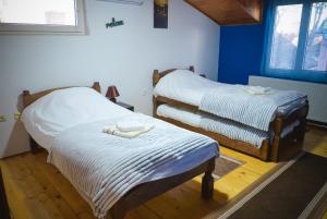 Rúm í herbergi á Royal TSV Rooms