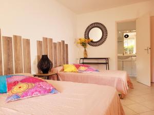 a room with two beds and a mirror on the wall at RDC de Villa de 35 m2 - 400 m Plage in Six-Fours-les-Plages