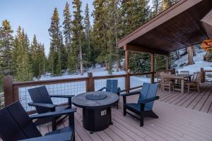 a deck with chairs and a table and a table and chairs at Cozy Cabin Perched on the Mountainside - Alpine Haus in Alma +31 photos