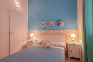 Posteľ alebo postele v izbe v ubytovaní Approdo Rooms - Eja Sardinia