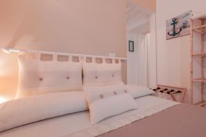 Posteľ alebo postele v izbe v ubytovaní Approdo Rooms - Eja Sardinia