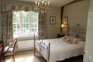 Gallery image of Dunsley Hall Hotel in Stourbridge