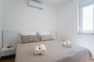 En eller flere senge i et værelse på Apartment Mia Šimuni