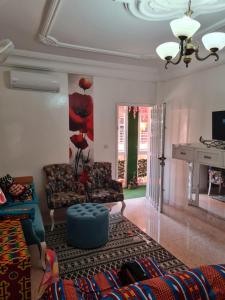 Μια τηλεόραση ή/και κέντρο ψυχαγωγίας στο Superbe appartement 2 chambres avec balcon à MIXTA