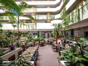 Restaurant ou autre lieu de restauration dans l'établissement Novotel Darwin CBD