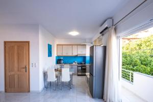 A kitchen or kitchenette at Filocsenia luxury apartment at tsoutsouras