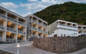 Nespecifikovaný výhled na hory nebo výhled na hory při pohledu z hotelu