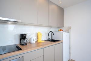 Kuchnia lub aneks kuchenny w obiekcie Sea Pearl - ZF Hvar