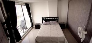 Un pat sau paturi într-o cameră la Rodadero - Hermoso Apartamento con vista al Mar, Piscina y Playa Aragoa - Santa Marta +16 fotografii