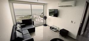Un televizor și/sau centru de divertisment la Rodadero - Hermoso Apartamento con vista al Mar, Piscina y Playa Aragoa - Santa Marta