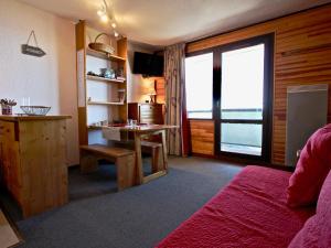 Kuchyň nebo kuchyňský kout v ubytování Studio cabine avec parking couvert à Chamrousse - FR-1-340-233