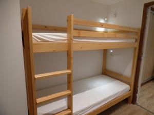 a couple of bunk beds in a room at Appartement Le Grand-Bornand, 6 pièces, 10 personnes - FR-1-458-135 in Le Grand-Bornand