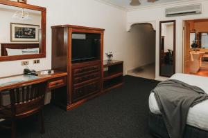 TV a/nebo společenská místnost v ubytování The Lawson Riverside Suites