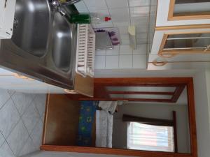 Kuchyňa alebo kuchynka v ubytovaní Petra Apartmanok