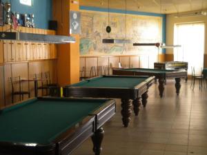 Meja biliard di White Sun Hostel