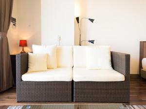 Posezení v ubytování LiVEMAX RESORT Jogasaki Kaigan