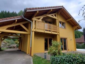 a large yellow building with a balcony on it at Gîte Rupt-sur-Moselle, 4 pièces, 6 personnes - FR-1-589-387 in Rupt-sur-Moselle